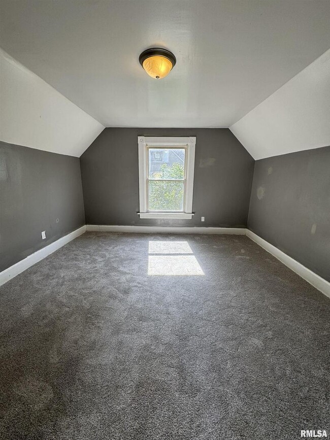 Building Photo - 201 S Howell St