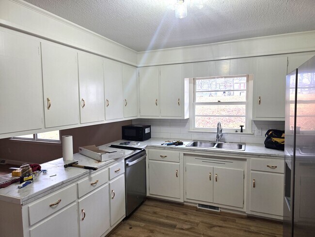 Foto del edificio - 3 Bed 1.5 Bath Rental Home Mount Airy