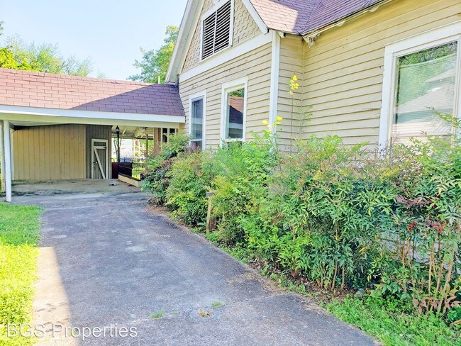 Building Photo - 4 br, 2 bath House - 528 Cherry St