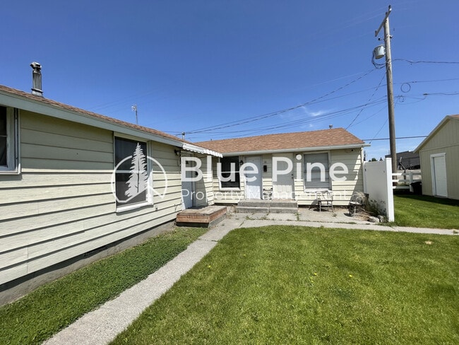 Building Photo - 550 W 21st St