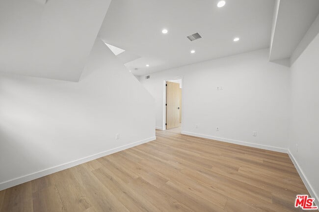 Building Photo - 817 N McCadden Pl