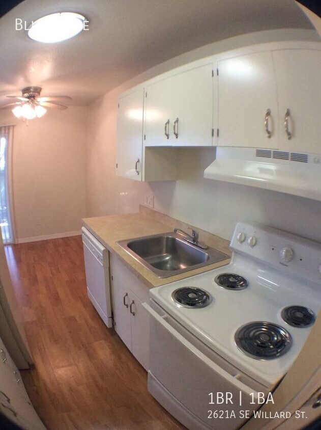 Primary Photo - Top Floor 1 Bedroom Near Orange Line