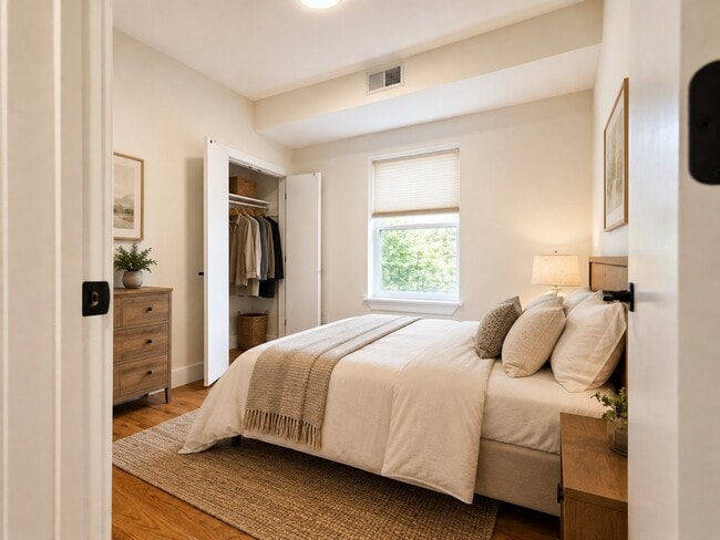 Building Photo - 147 Roseville Ave