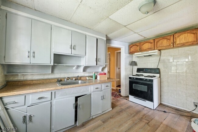Building Photo - 10 McGotty Pl