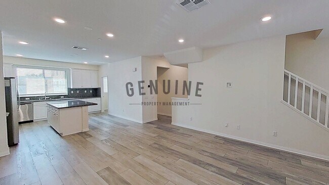 Foto del edificio - Beautiful Tri-Level 3Bd 2.5Ba Townhome in ...