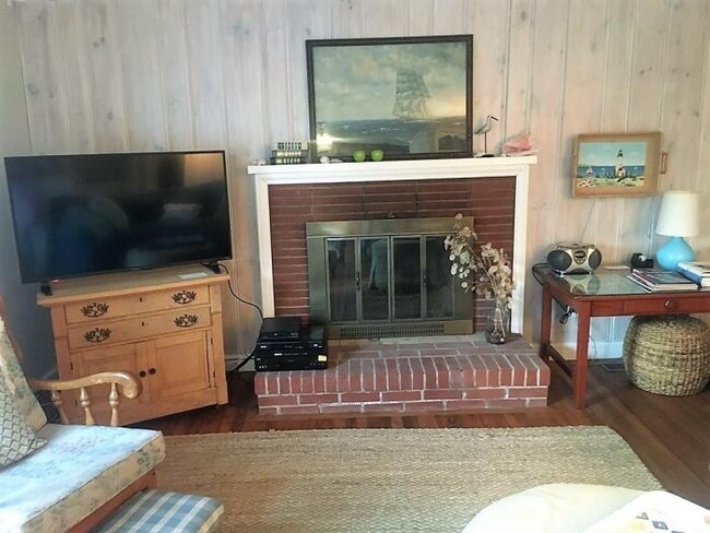 Building Photo - 2 bedroom in Plymouth MA 02360