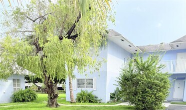 Building Photo - 7580 SW 82nd St