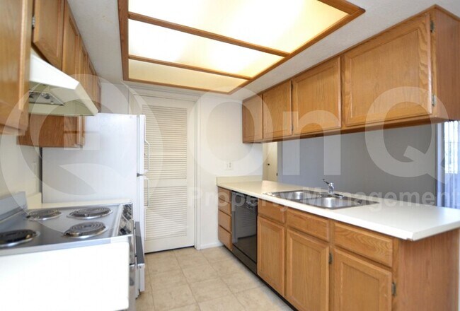 Foto del edificio - 520 N Stapley Dr