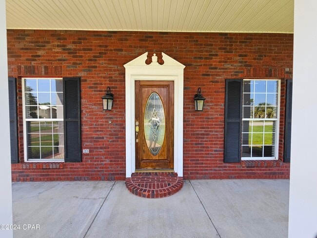 Building Photo - 2103 Coral Dr