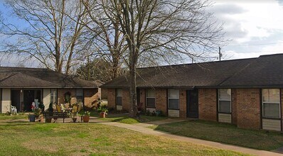 Building Photo - 115 Seniors St
