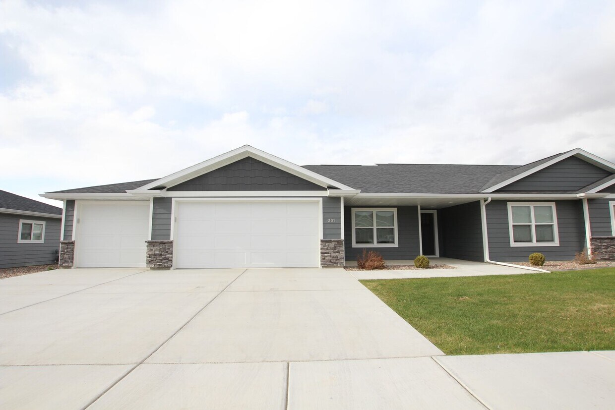 Foto principal - Newly Built Townhome Ready for Lease!