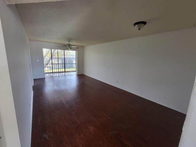 Building Photo - 7960 Colony Cir N