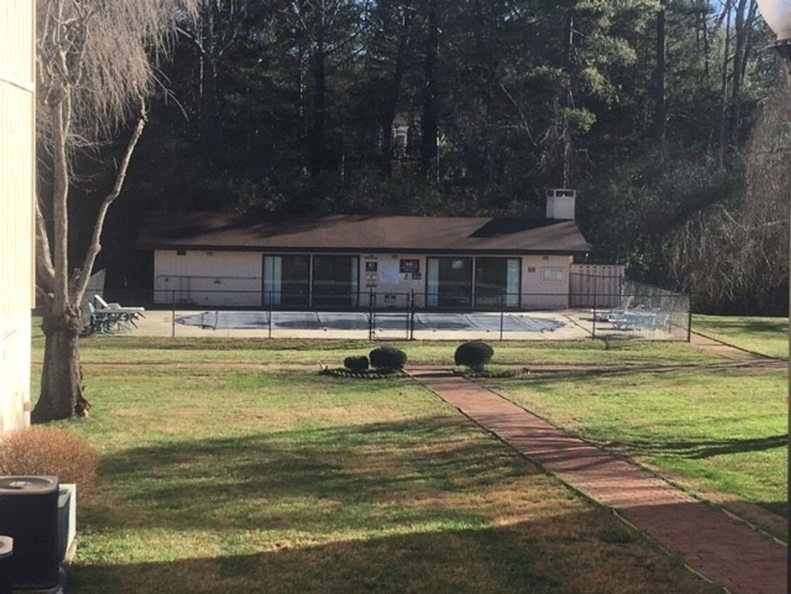 Building Photo - Convenient To Downtown Brevard