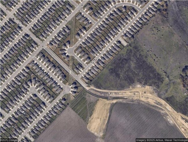 Building Photo - 401 Wren Ln