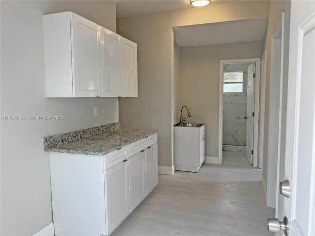 Foto del edificio - 1557 NW 66th St