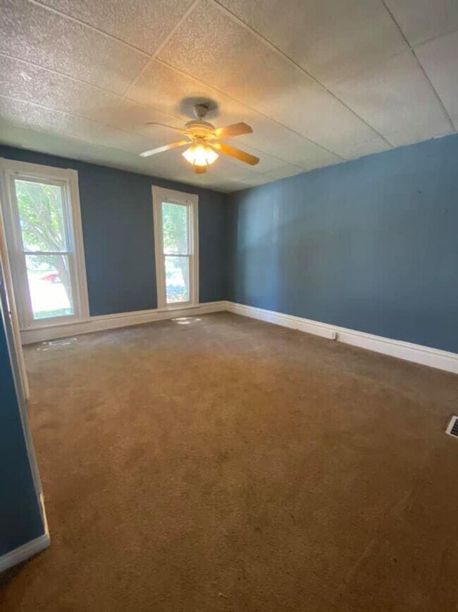 Foto del edificio - 2225 W Iowa St