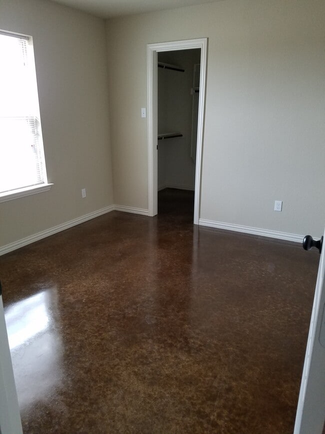 Building Photo - 116 Crossfire Ct