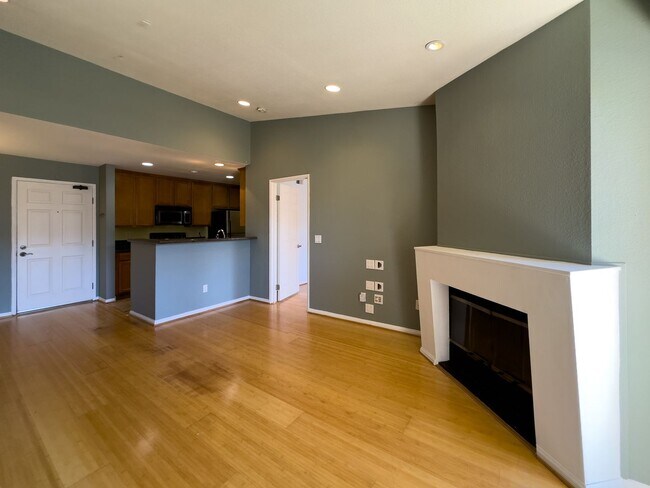 Foto del edificio - 7160 Shoreline Dr