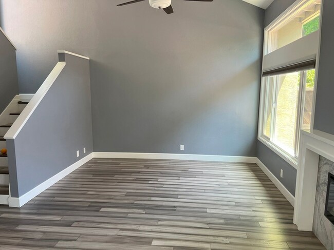 Foto del edificio - SPECTACULR BRIARWOOD REMODELED TOWNHOME!!!