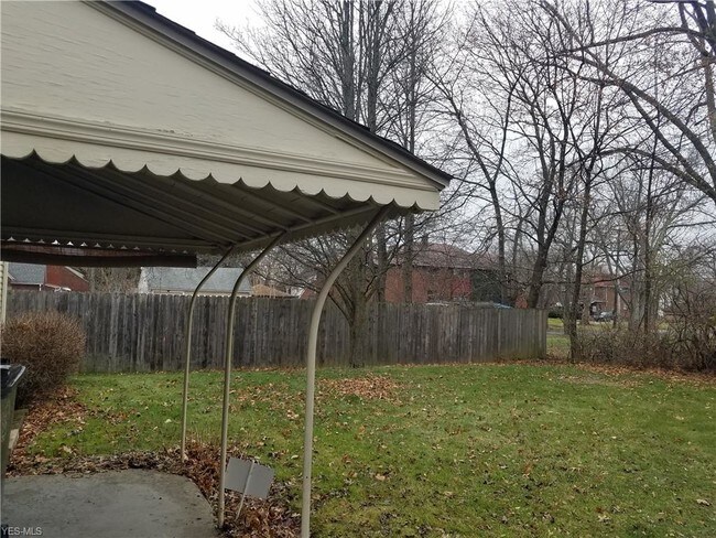 Building Photo - 488 Mistletoe Ave