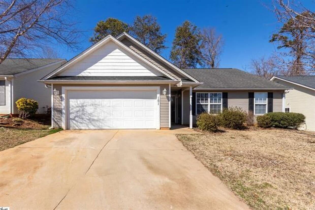 Foto principal - 3 Bed, 2 Bath Home Available in Spartanburg