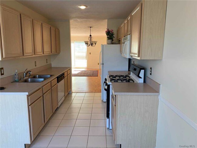 Building Photo - 130 Windward Dr