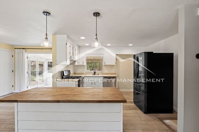 Building Photo - 1363 Ginny Ln