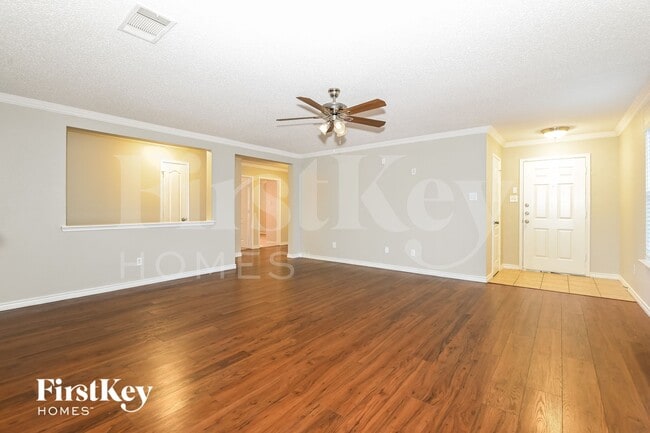 Foto del edificio - 2115 Van Zandt Dr