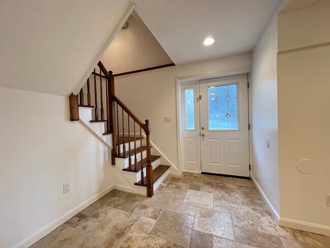 Building Photo - 1454 River Rd