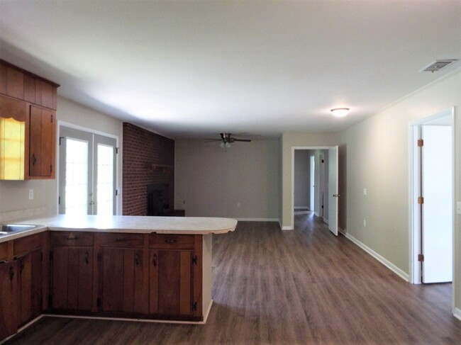 Building Photo - 604 Waters Dr