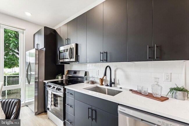 Foto del edificio - 6910 Ridge Ave