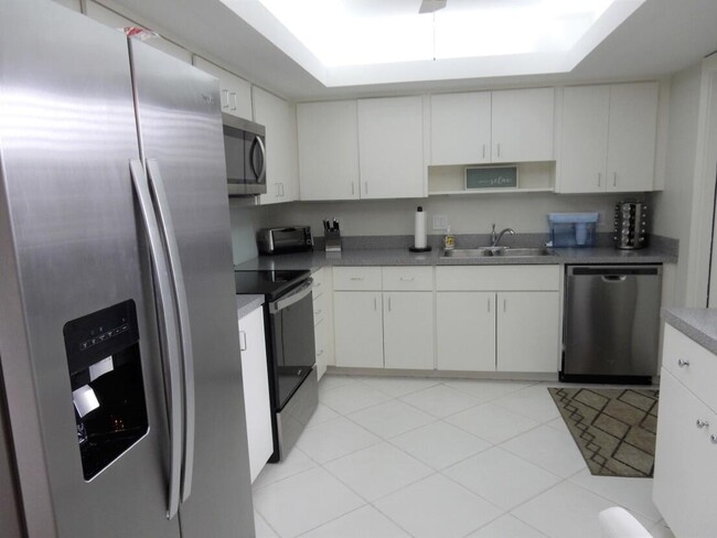 Building Photo - 7 SE Turtle Creek Dr