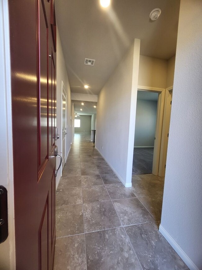 Foto del edificio - RIVERSTONE CELEBRATE HOMES - Hawk Ave.