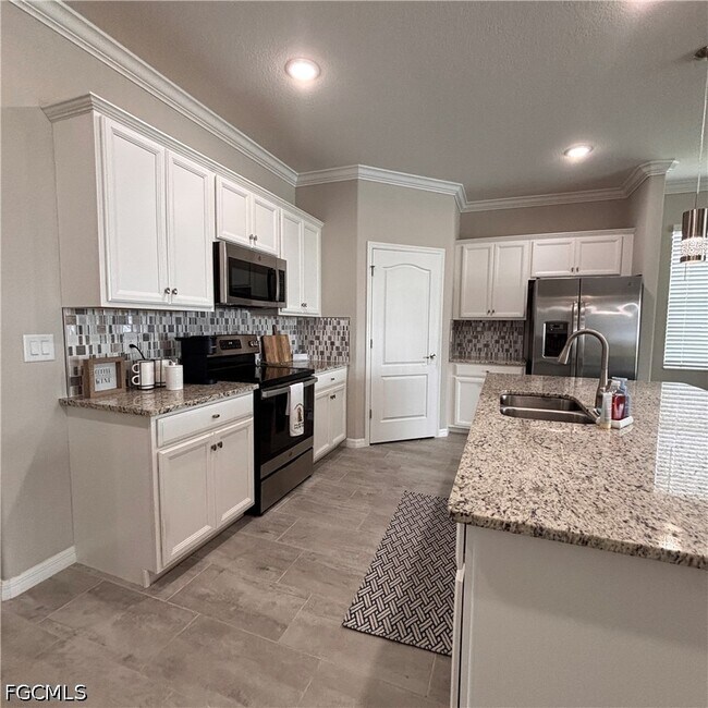 Foto del edificio - 4028 E Hampton Cir