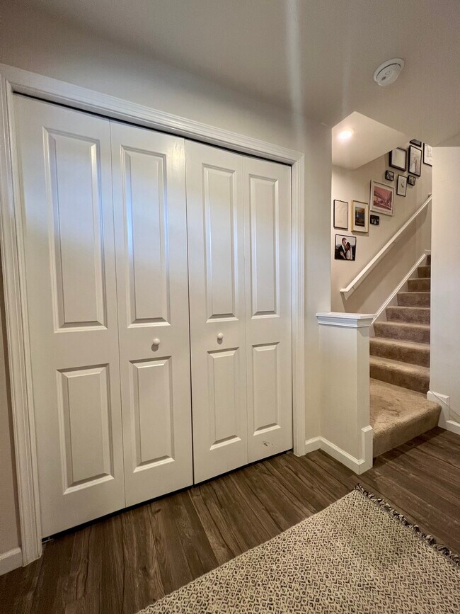 Building Photo - 2844 Farzi Cir