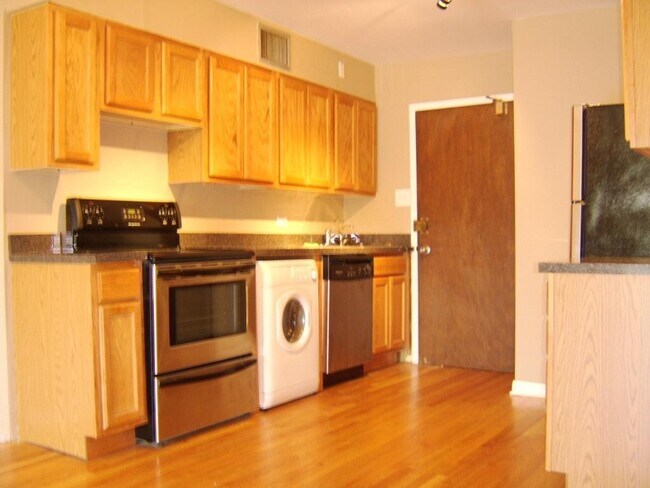 Building Photo - 1567 Ridge Ave