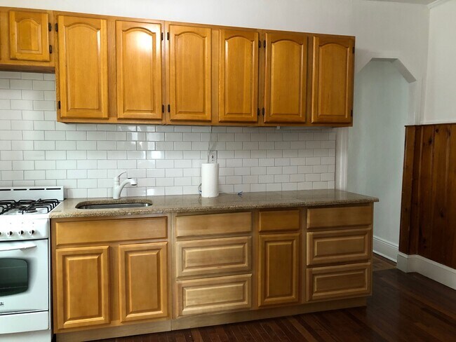 Building Photo - 1252 E 38th St