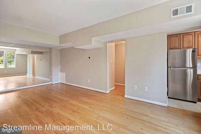 Foto del edificio - 2 br, 1 bath House - 1752 N Rhodes St #6-323