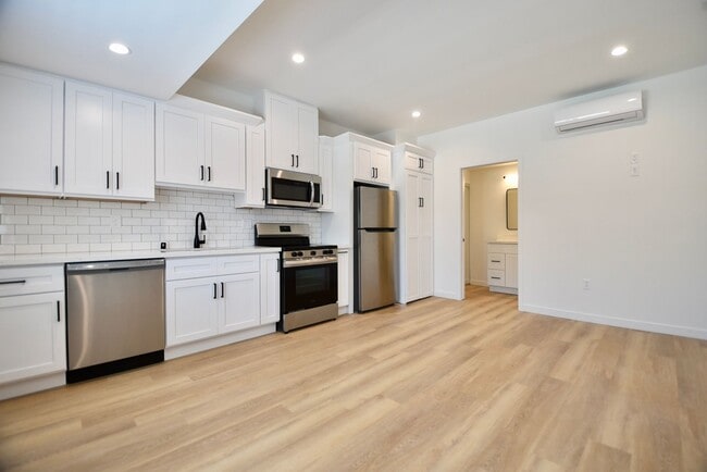 Building Photo - 849