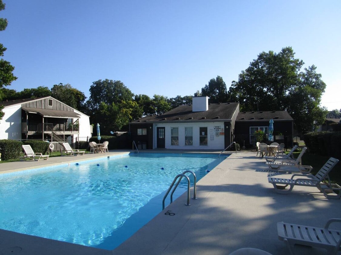 Pool - Peppertree Apartments
