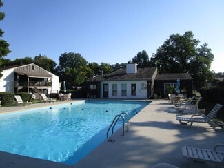 Pool - Peppertree Apartments