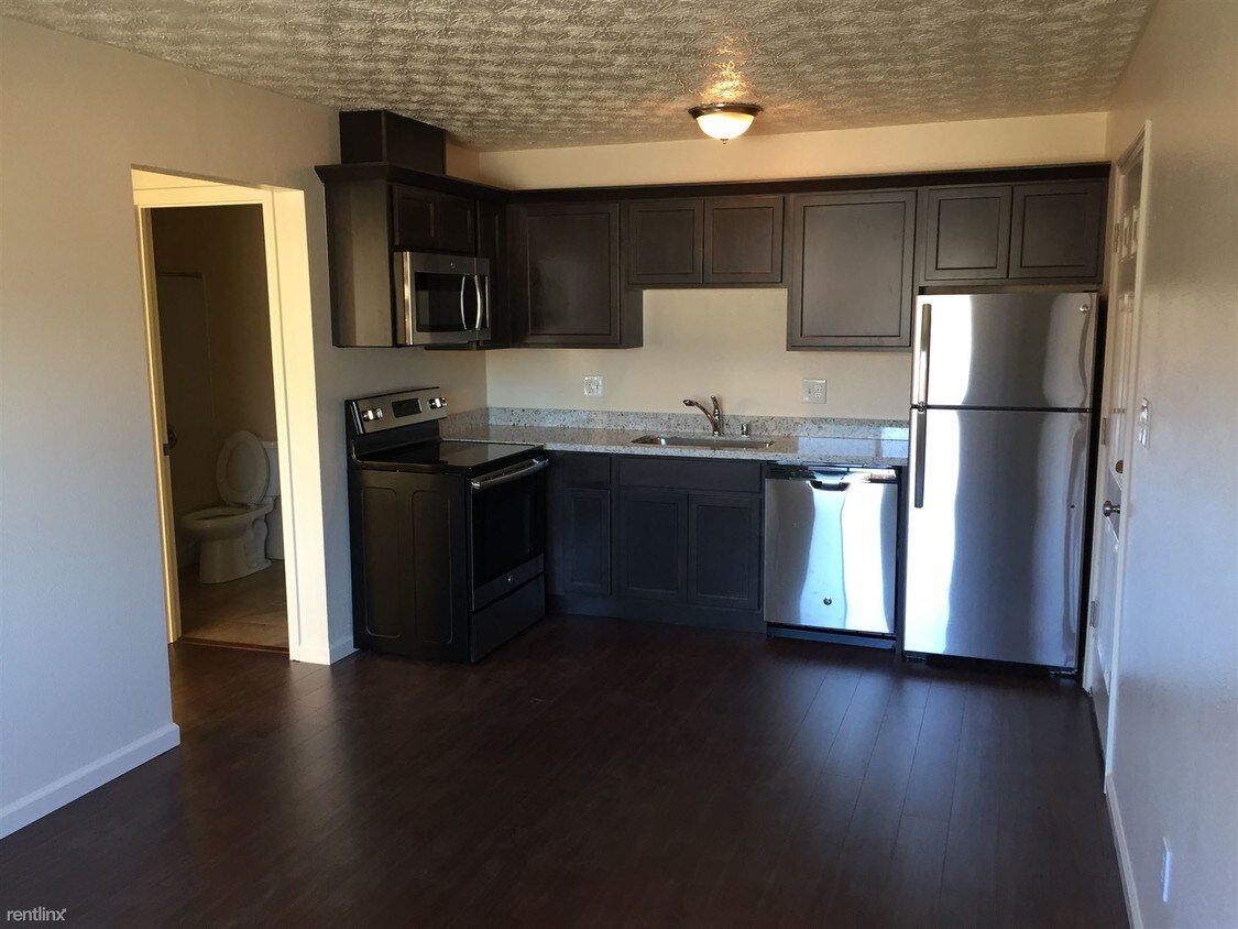 Foto principal - 8301 E 3rd Ave
