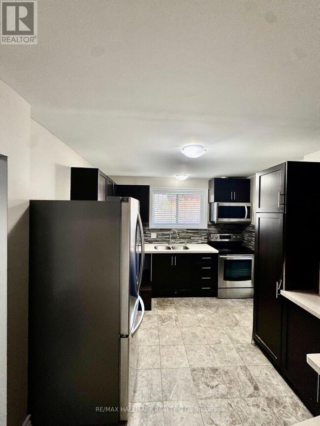 Building Photo - 25 Beethoven Ct
