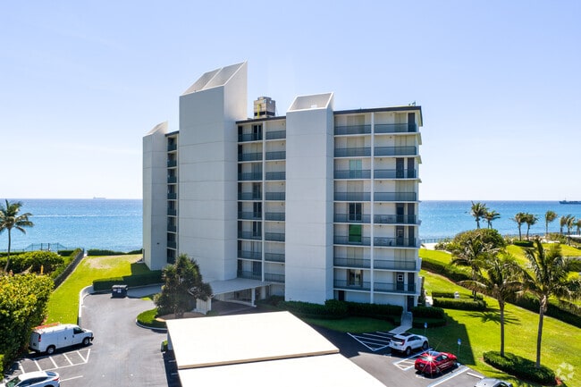 Seadunes Condominiums