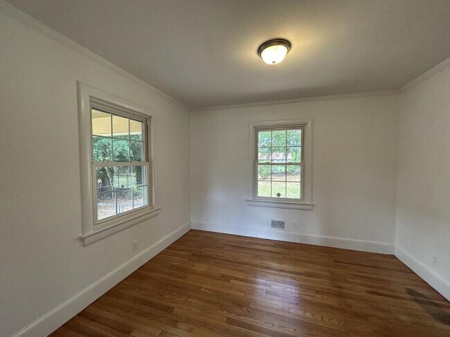 Foto del edificio - 203 Oak Leaf Dr