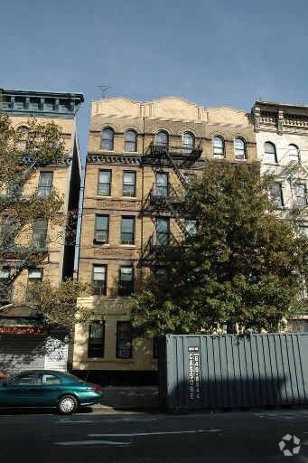 319 CON 116th ¡St - 319 W 116th St