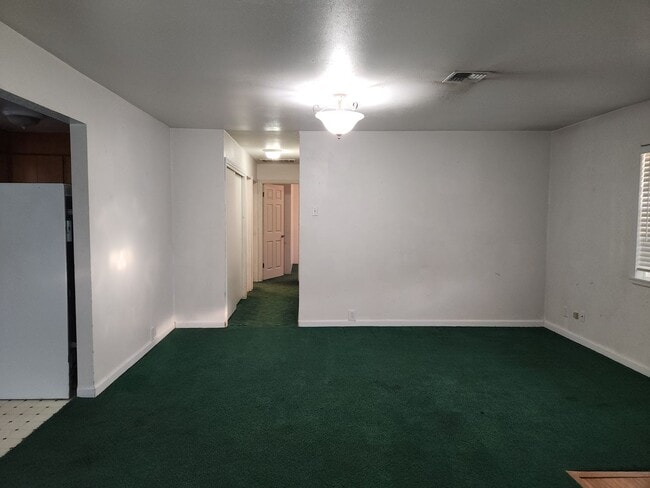 Foto del edificio - 3-bedroom 1 bath Single Level House