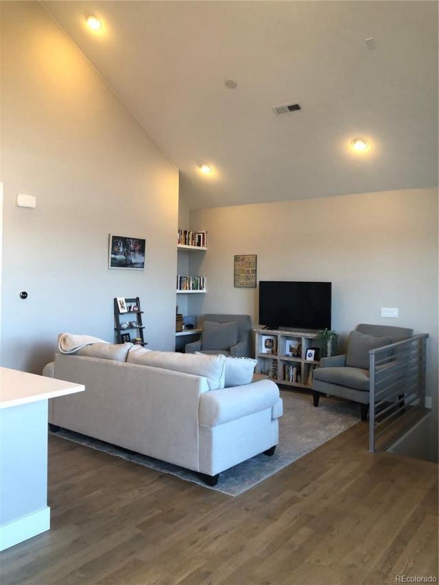 Building Photo - 2 bedroom in Denver CO 80207
