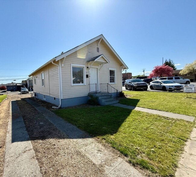 Building Photo - Charming 2-Bedroom, 1-Bathroom House for R...