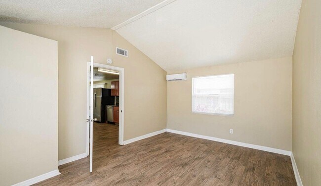 Foto del edificio - 6407 Regatta Ct